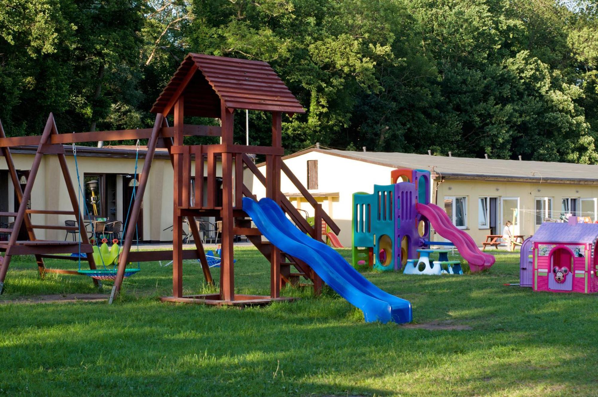 Osrodek Rodzinny "Pod Wydmami" Przy Plazy , Plac Zabaw , Rowery Sarbinowo Luaran gambar