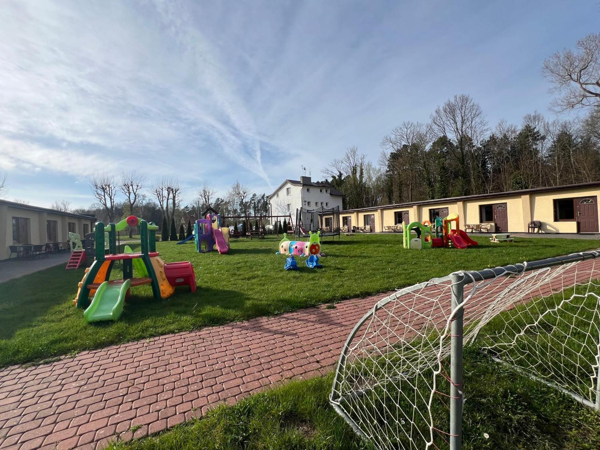 Osrodek Rodzinny "Pod Wydmami" Przy Plazy , Plac Zabaw , Rowery Sarbinowo Luaran gambar